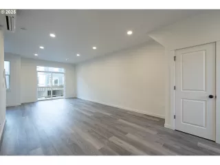 Photo #5: 140886336 Listing 