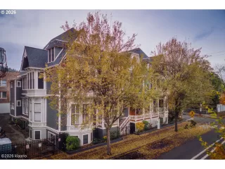 Photo #2: 141413780 Listing