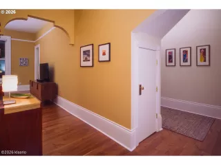 Photo #5: 141413780 Listing