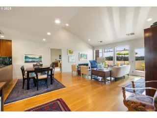 Photo #4: 141583763 Listing