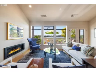 Photo #5: 141583763 Listing