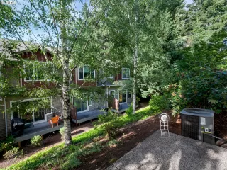 Photo #5: 141603159 Listing
