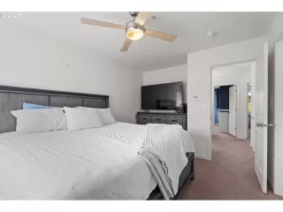 Photo #6: 141789089 Listing