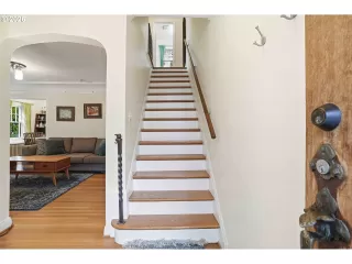 Photo #4: 141984963 Listing