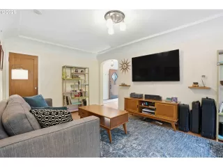 Photo #6: 141984963 Listing