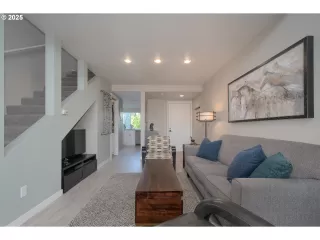 Photo #3: 142012000 Listing