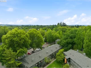 Photo #2: 142074529 Listing