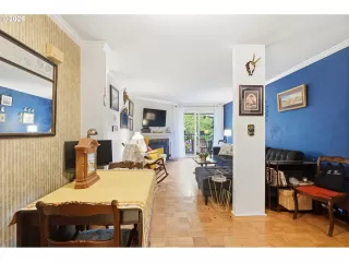 Photo #6: 142074529 Listing