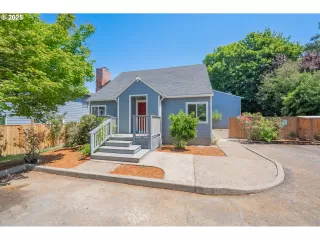 More Details about MLS # 142163980 : 6240 SW LOMBARD AVE