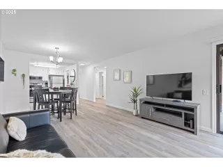 Photo #5: 142294050 Listing 