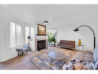 Photo #3: 142619194 Listing 