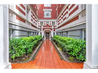 Click for more information on MLS # 142848916 : 1811 NW COUCH ST 312 More Details about MLS # 142848916 : 1811 NW COUCH ST 312