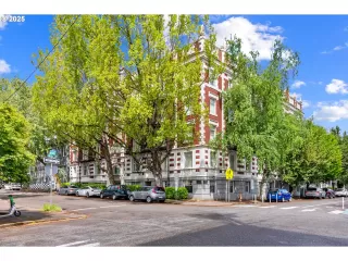 Photo #1: 142848916 Listing