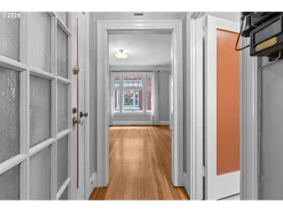 Photo #2: 142848916 Listing