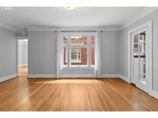 Photo #5: 142848916 Listing