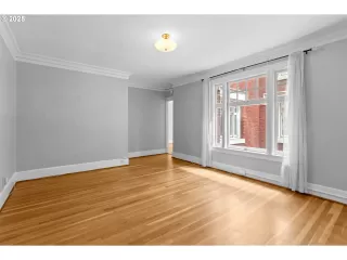 Photo #6: 142848916 Listing