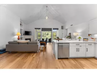 Photo #2: 142982210 Listing 