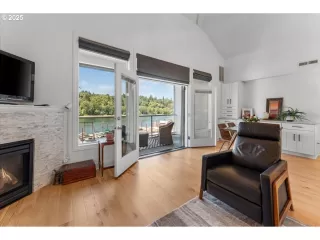 Photo #3: 142982210 Listing 