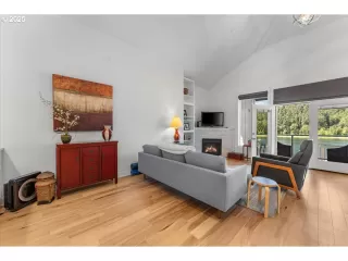 Photo #5: 142982210 Listing 