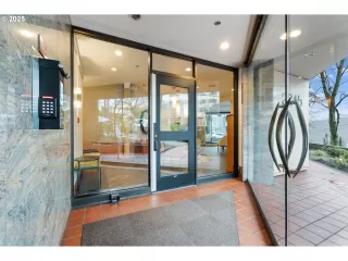 Photo #5: 143240379 Listing 