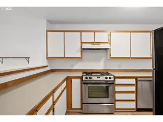 Photo #2: 143474757 Listing