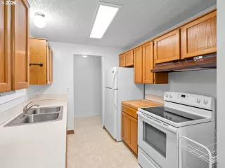 Photo #2: 143559012 Listing 