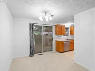 Photo #4: 143559012 Listing 