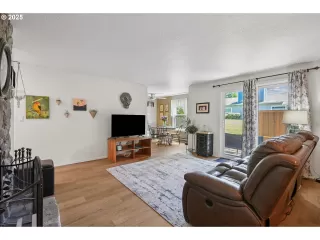 Photo #3: 143927778 Listing 