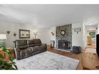 Photo #5: 143927778 Listing 