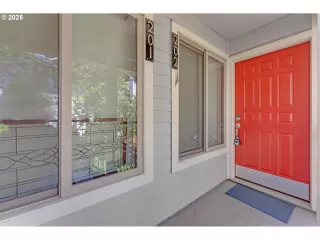 Photo #2: 143995337 Listing