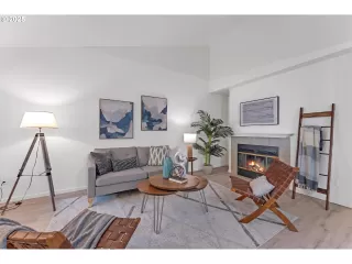 Photo #5: 143995337 Listing