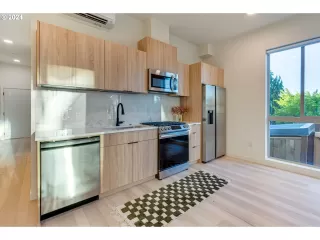 Photo #4: 145388243 Listing