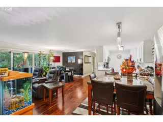 Photo #5: 145527313 Listing