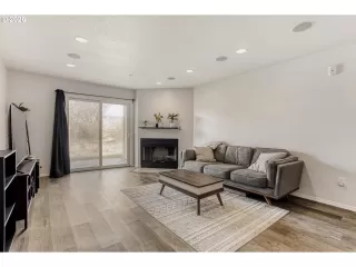 Photo #6: 147440559 Listing 