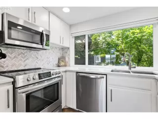 Photo #5: 147507623 Listing 