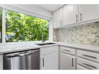 Photo #6: 147507623 Listing 