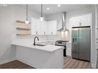 Photo #4: 147872815 Listing