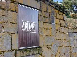 More Details about MLS # 148292432 : 3701 SW CONDOR AVE C2