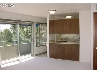 Photo #2: 148292432 Listing