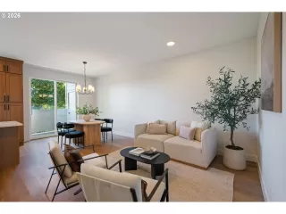 Photo #5: 148713434 Listing