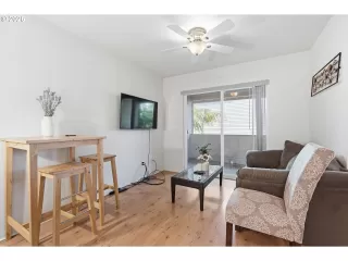 Photo #5: 148847096 Listing