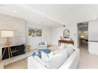 Photo #2: 149061352 Listing