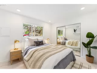 Photo #4: 149061352 Listing