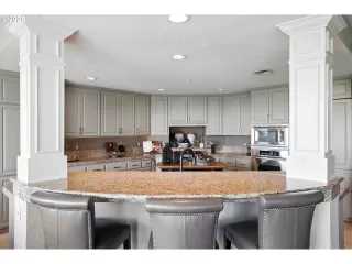 Photo #2: 149709594 Listing