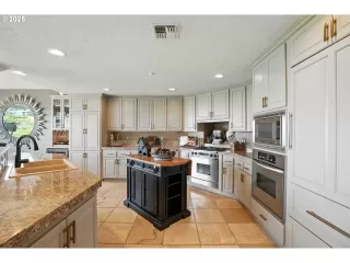 Photo #3: 149709594 Listing