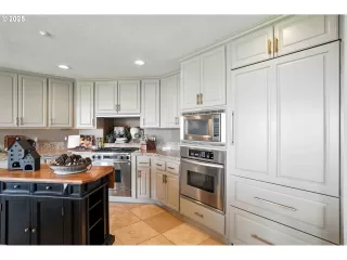 Photo #4: 149709594 Listing