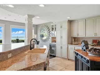 Photo #5: 149709594 Listing