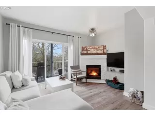 Photo #5: 151654183 Listing