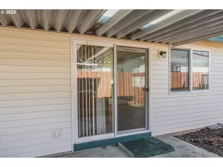 Photo #6: 151944039 Listing