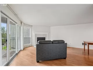 Photo #5: 152062955 Listing 